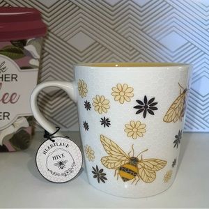 HEARTLAND HIVE | Yellow Honeycomb Bee Coffee Mug 32 Fluid Ounces
